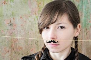 Osnovni zum objektiv sistema Nikon 1 tudi pri najdaljši goriščnici ne omogoča občutnejšega zamegljevanja ozadja.