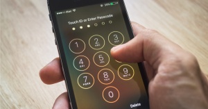 Teroristov iPhone 5s so za FBI odklenili &ndash; Avstralci