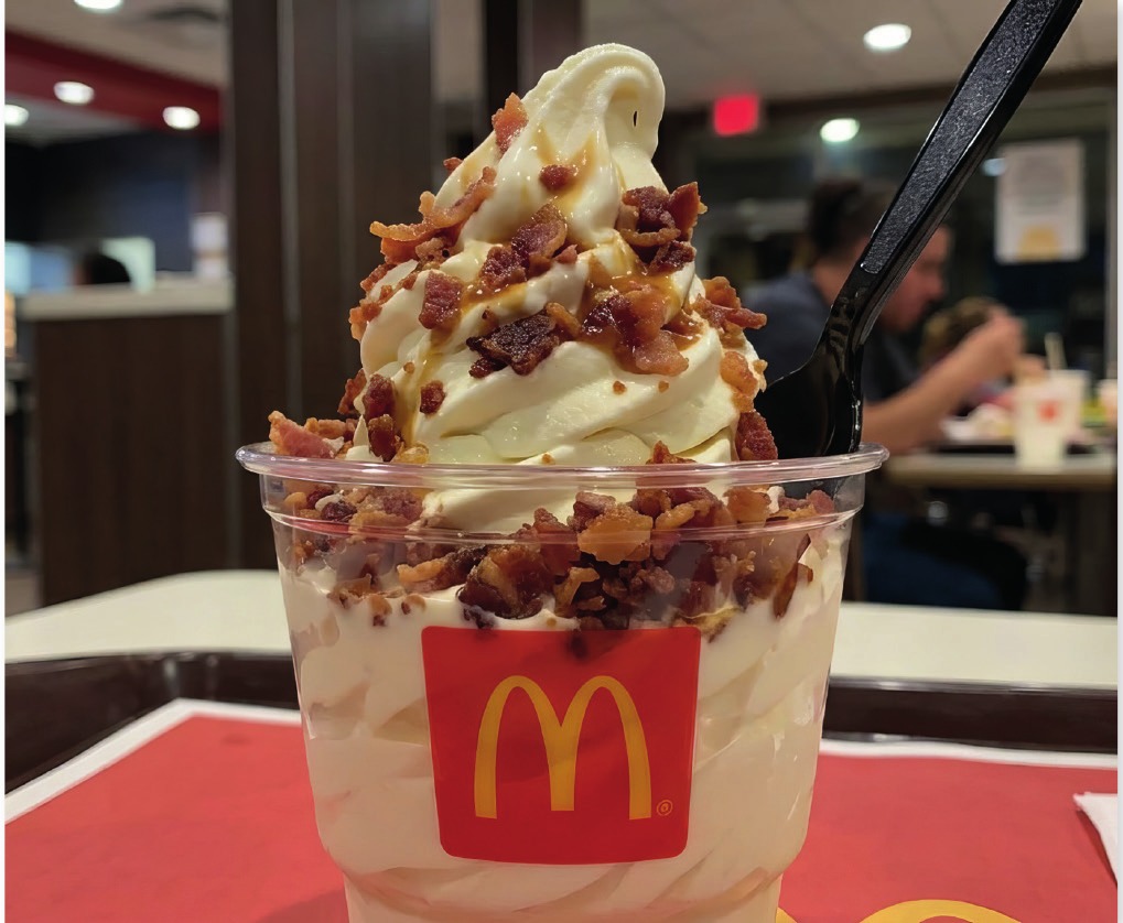 Ameriška veriga McDonald&lsquo;s je iz svojih restavracij v ZDA umaknila sistem za naročanje z umetno inteligenco, ker je tehnologija namesto pričakovane hitrosti povzročala bizarne napake.