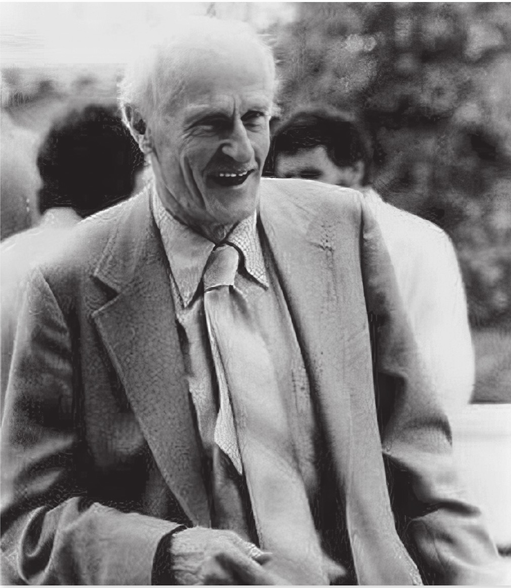 Regularne izraze je v 50. letih izumil Stephen Kleene.