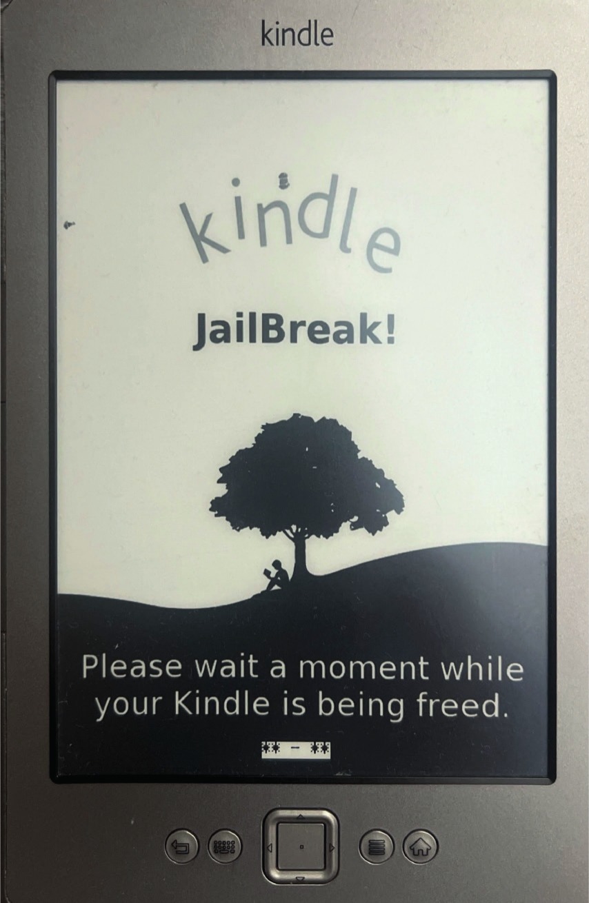 Med odklepanjem bralnika Kindle nas o uspešnosti postopka obvesti napis Kindle Jailbreak.